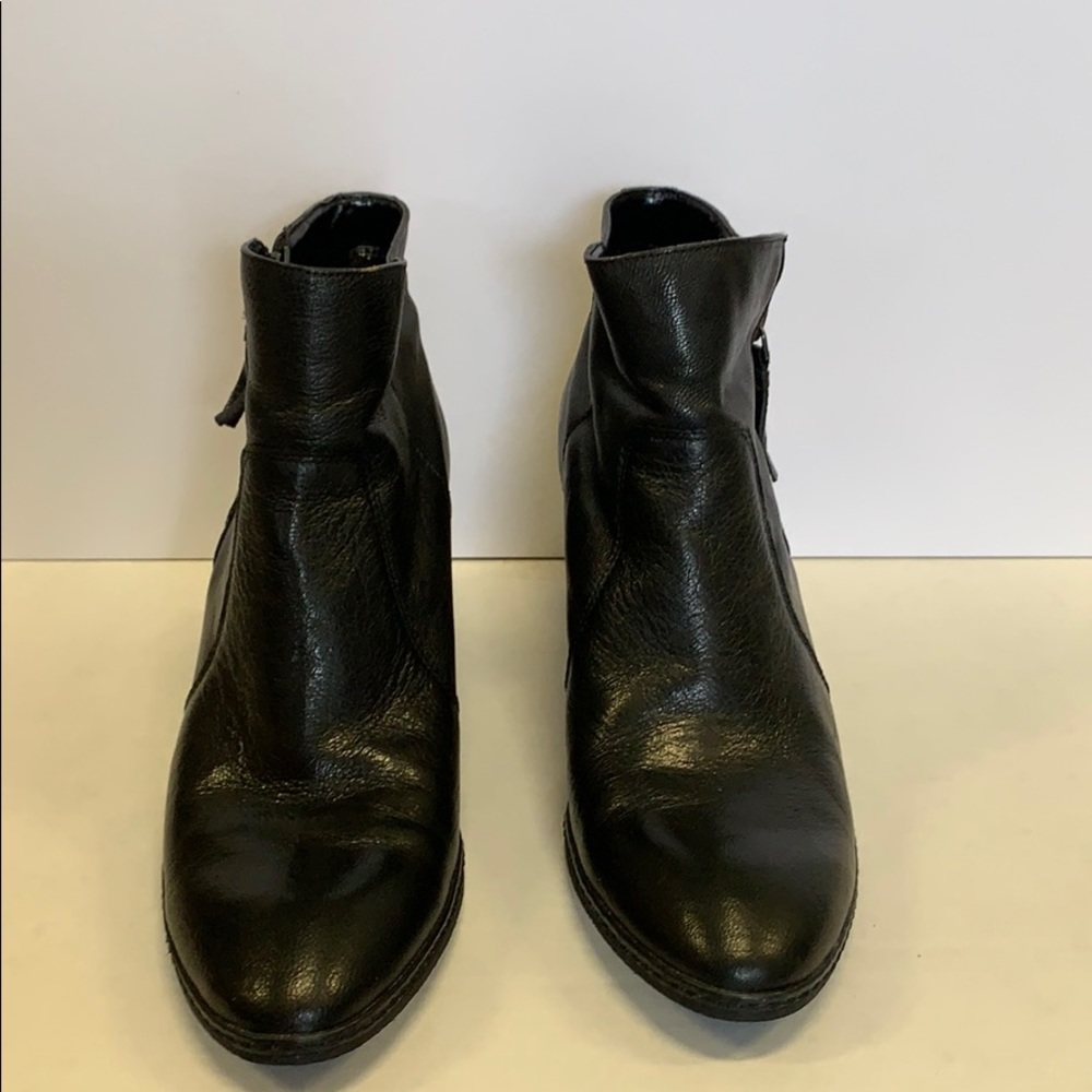 Anne klein ankle boot